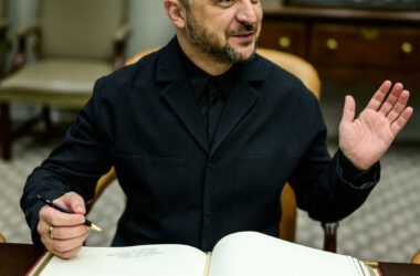 Zelenskyy, ölümcül otobüs saldırısının ardından enerji saldırılarına Paskalya molası teklif etti