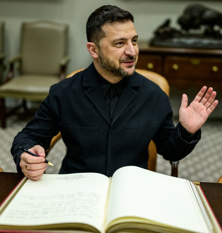 Zelenskyy, ölümcül otobüs saldırısının ardından enerji saldırılarına Paskalya molası teklif etti