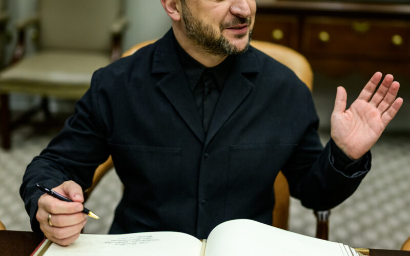 Zelenskyy, ölümcül otobüs saldırısının ardından enerji saldırılarına Paskalya molası teklif etti