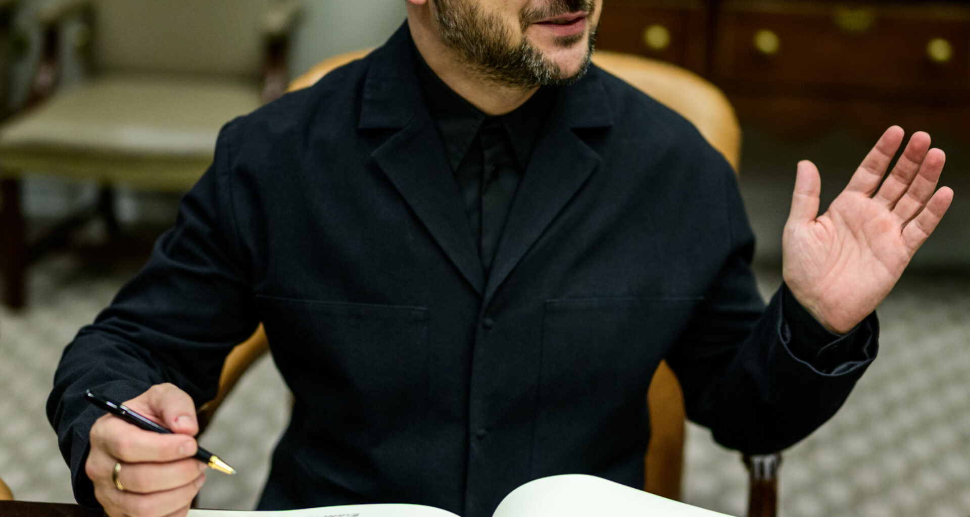 Zelenskyy ofrece pausa de Pascua en ataques a infraestructuras energéticas tras ataque mortal a un autobús