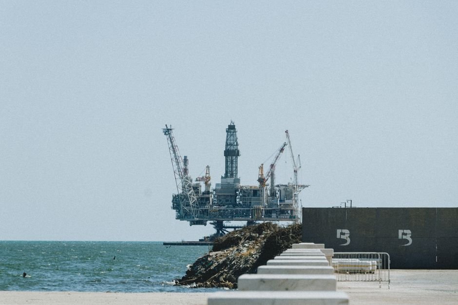 La Cumbre Oceánica de Mombasa Recibe Críticas por Silencio sobre la Expansión del Petróleo en Alta Mar